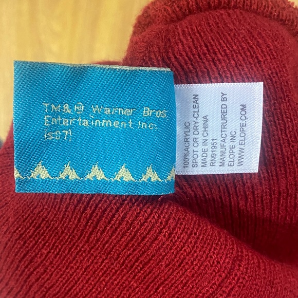 Harry Potter Gryffindor Red and Yellow Winter Hat Beanie - Picture 4 of 4